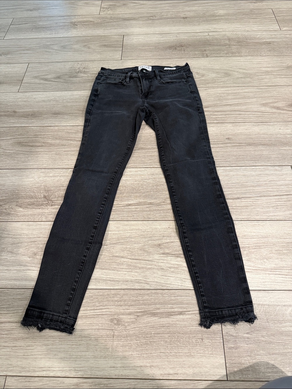 Frame Women’s Le Skinny De Jeanne Black Wash Denim Jeans raw hem size 27